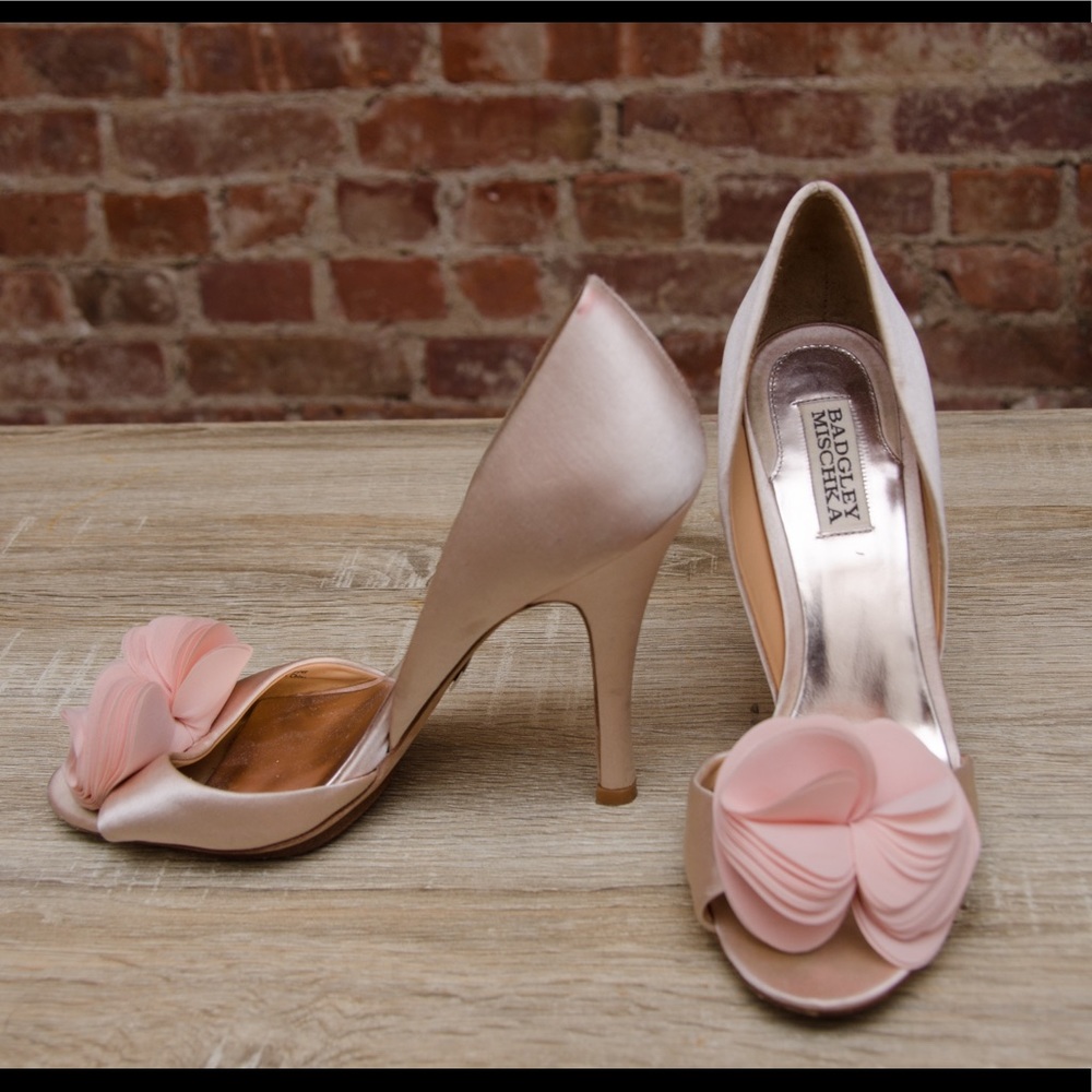 Badgley Mischka Blush Pink Flower Heels Size 8